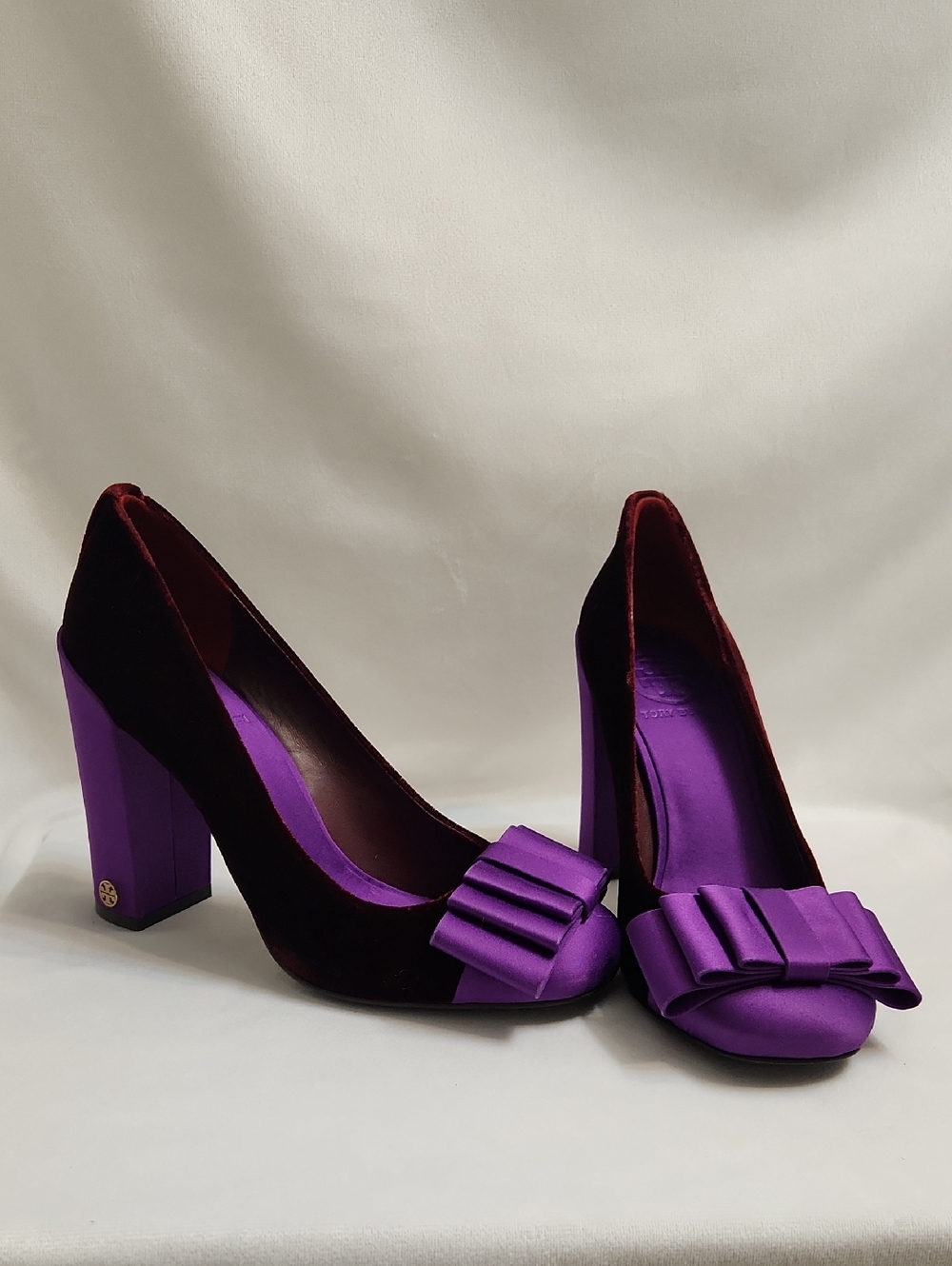 Tory Burch Cicely Violet Maroon Velvet Satin Bow Block Heel Pumps (W Size 7)